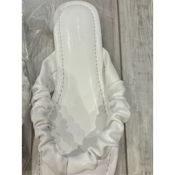 Soda ladies, white flat, flip-flop sandals, size 7 - Picture 4 of 9